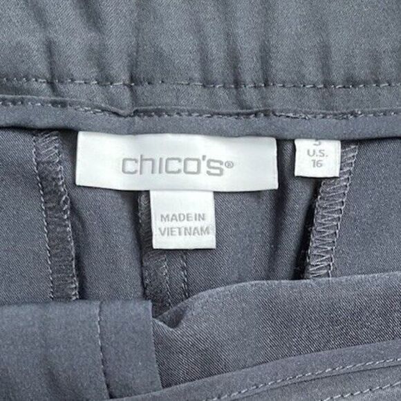 Chico's Women's Flex Waist Sailor Button Shorts Navy Blue Size 3 US:16 NWOT - Picture 3 of 5